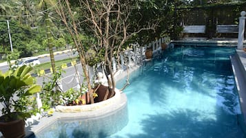 Outdoor pool, an infinity pool