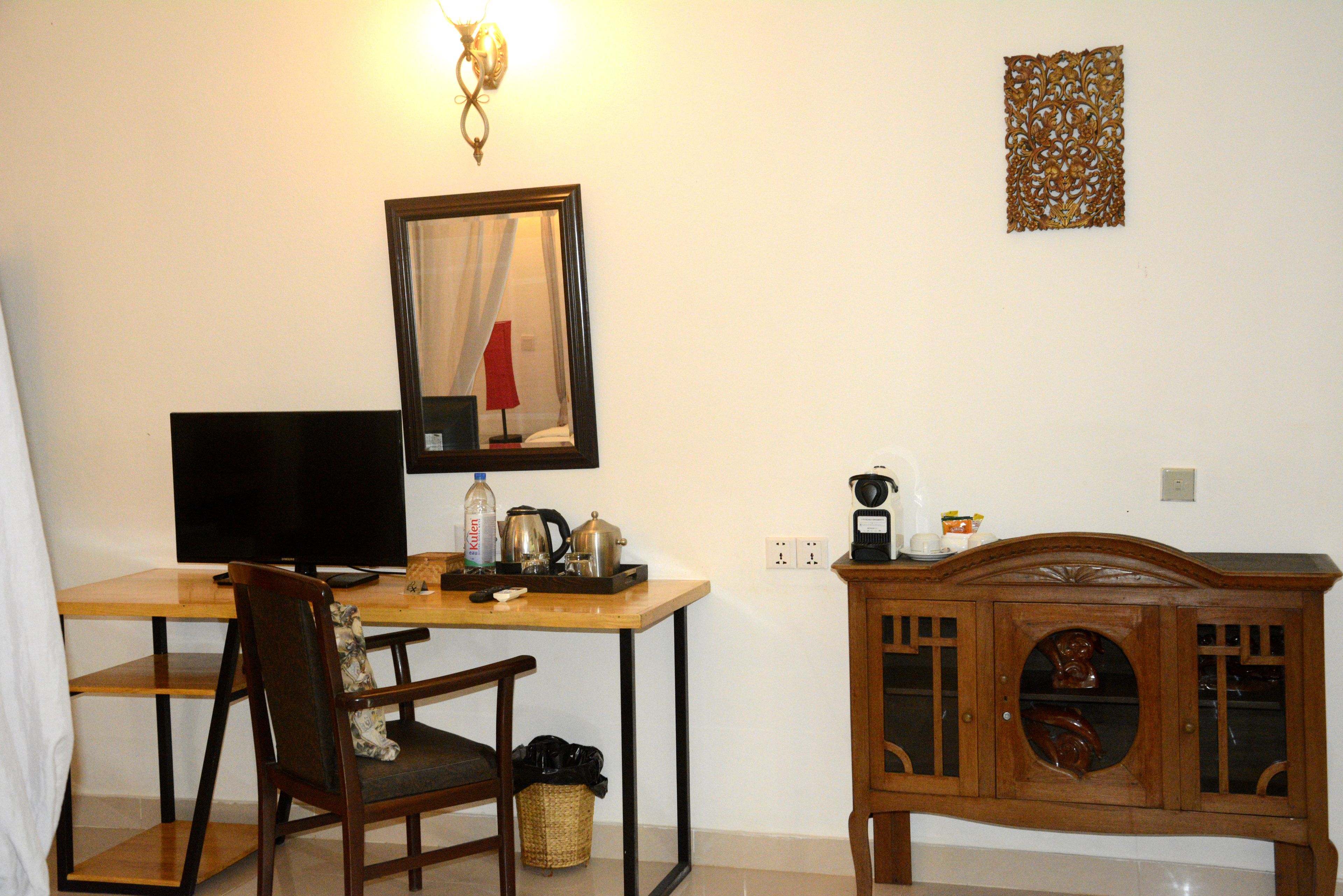 deluxe single room, 1 bedroom, hill view | minibar, in-room safe, desk, iron/ironing board