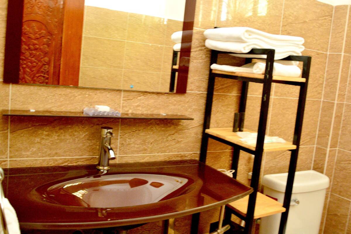 deluxe double room, 1 bedroom, balcony | bathroom | shower, free toiletries, hair dryer, bathrobes