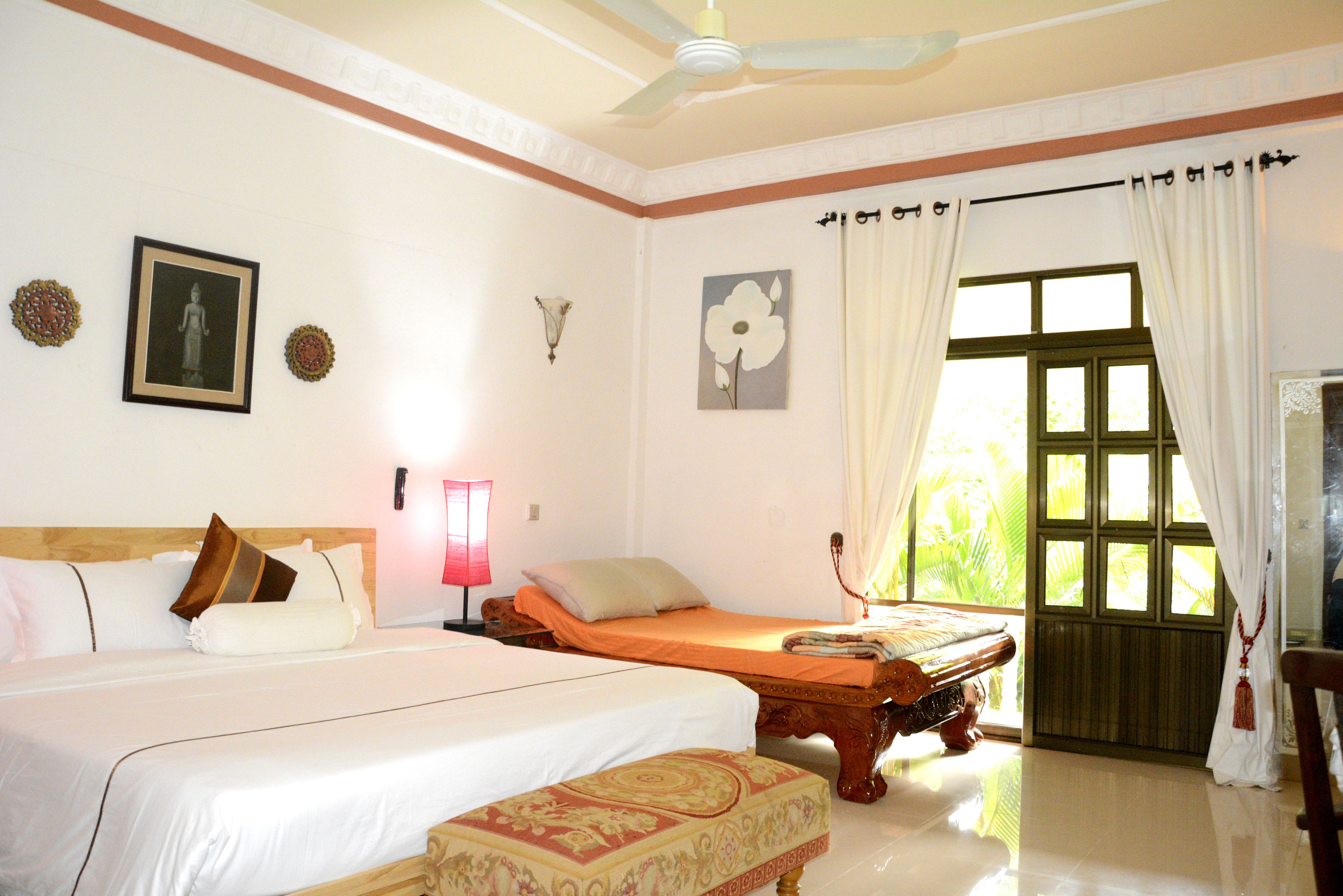 Deluxe Suite, 1 King Bed, Valley View | Minibar, in-room safe, desk, iron/ironing board