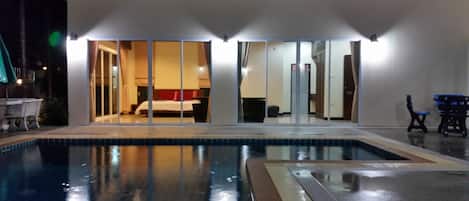 Luxury 5 Bedrooms Private Pool Villa | Terrace/patio