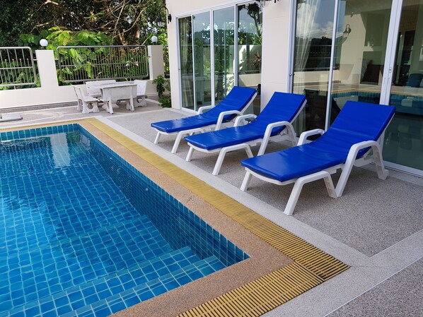 Luxury 5 Bedrooms Private Pool Villa | Terrace/patio