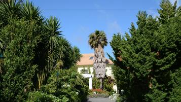 المنطقة المحيطة بالمنشأة