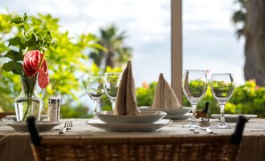 Lunch, dinner served; international cuisine, pool views  - Hotel Quinta Alegre (Calheta)