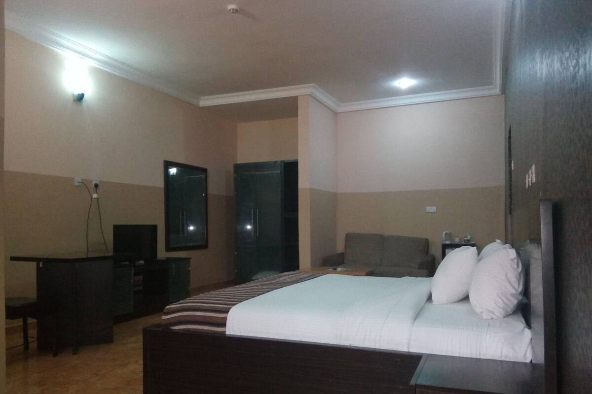 In-room safe, desk, iron/ironing board, free WiFi