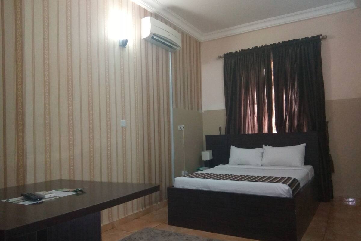 In-room safe, desk, iron/ironing board, free WiFi