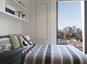 Deluxe studio | Een bureau, een strijkplank/strijkijzer, gratis wifi, beddengoed