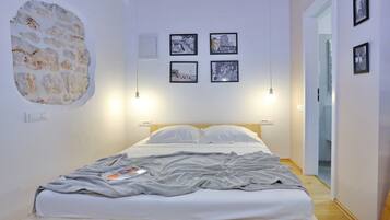 Estudi urbà, 1 llit doble, balcó | 1 dormitori, escriptori i habitacions insonoritzades