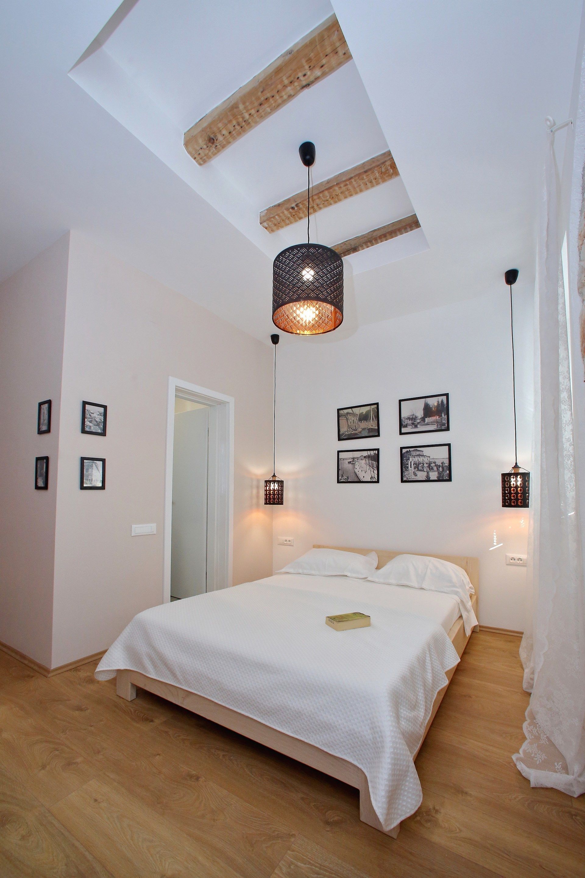 Desk, soundproofing, iron/ironing board, free WiFi