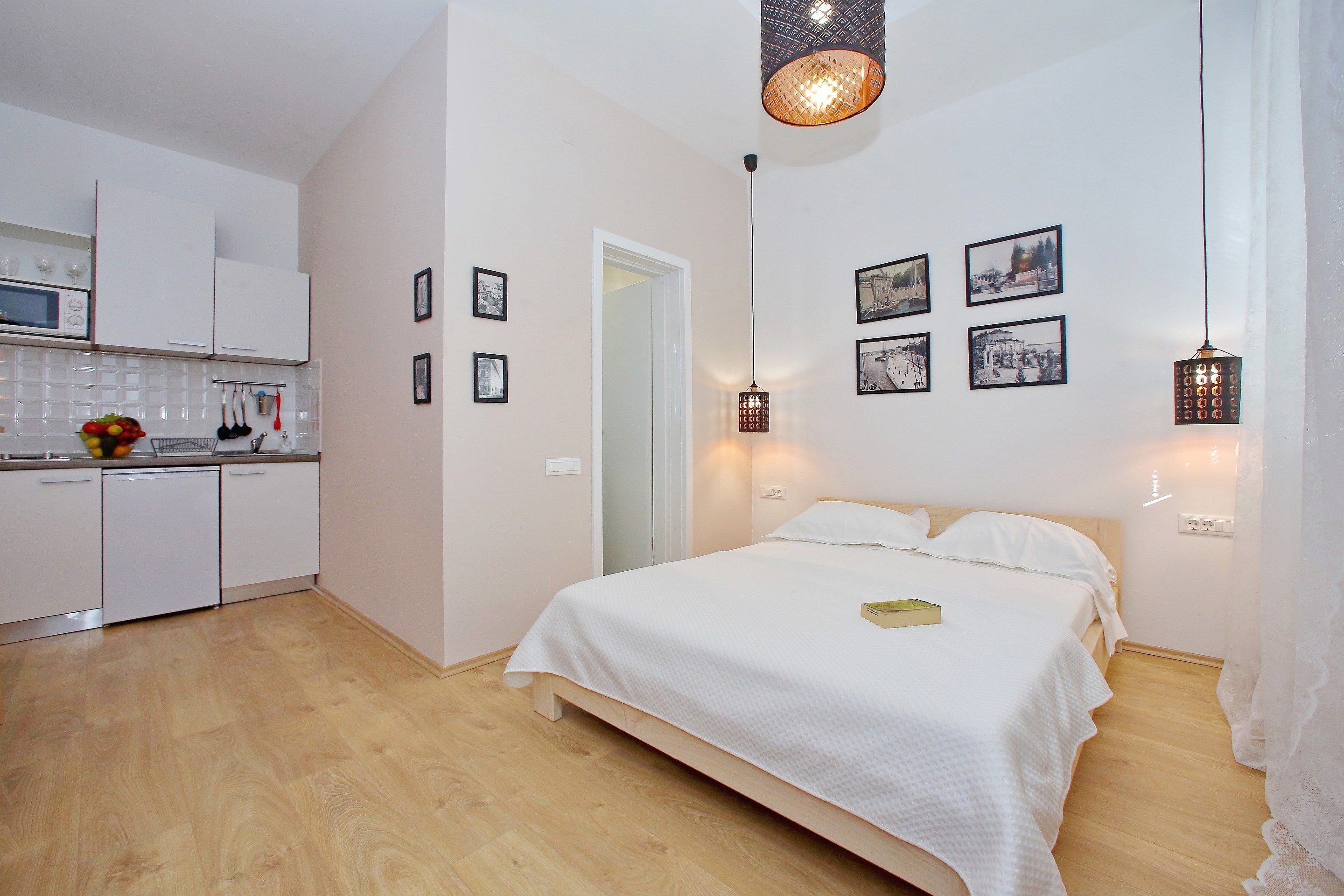 Desk, soundproofing, iron/ironing board, free WiFi