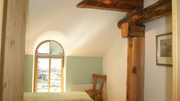 XXX Double Room Single Use | Desk, cribs/infant beds, rollaway beds, free WiFi