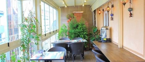 TĂ€gliches inbegriffenes FrĂŒhstĂŒcksbuffet