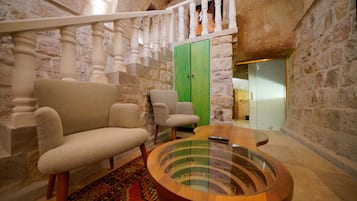 Premium Room | Living area | 108-cm LCD TV with satellite channels, TV, Netflix