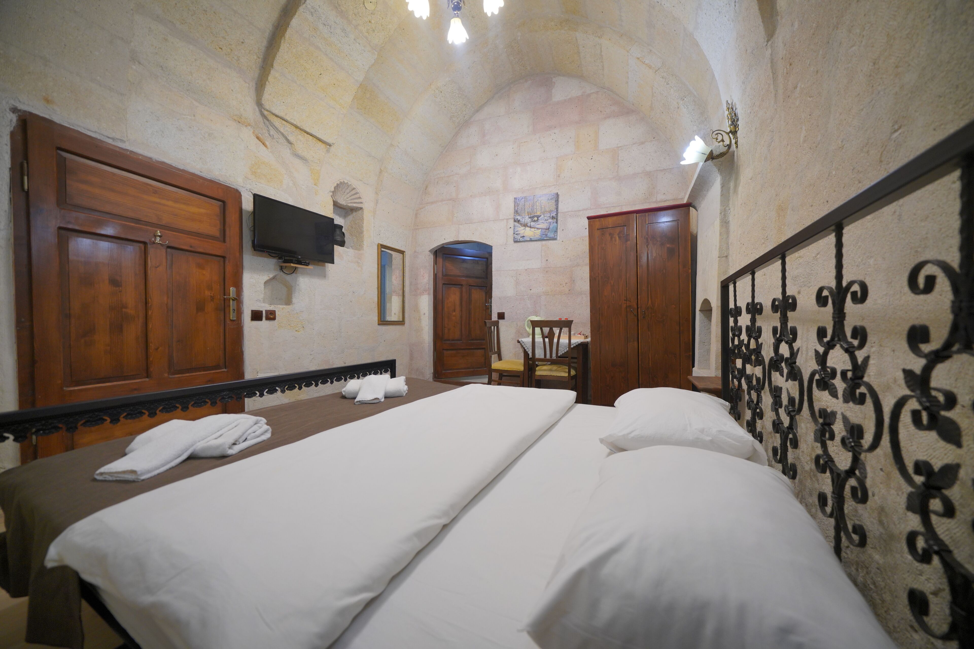 Premium bedding, in-room safe, individually decorated