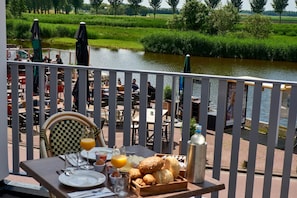 Balcony - Hotel Villa GROET uit Avenhorn (Avenhorn)