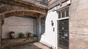 Exterior - SouthSide (Edinburgh)