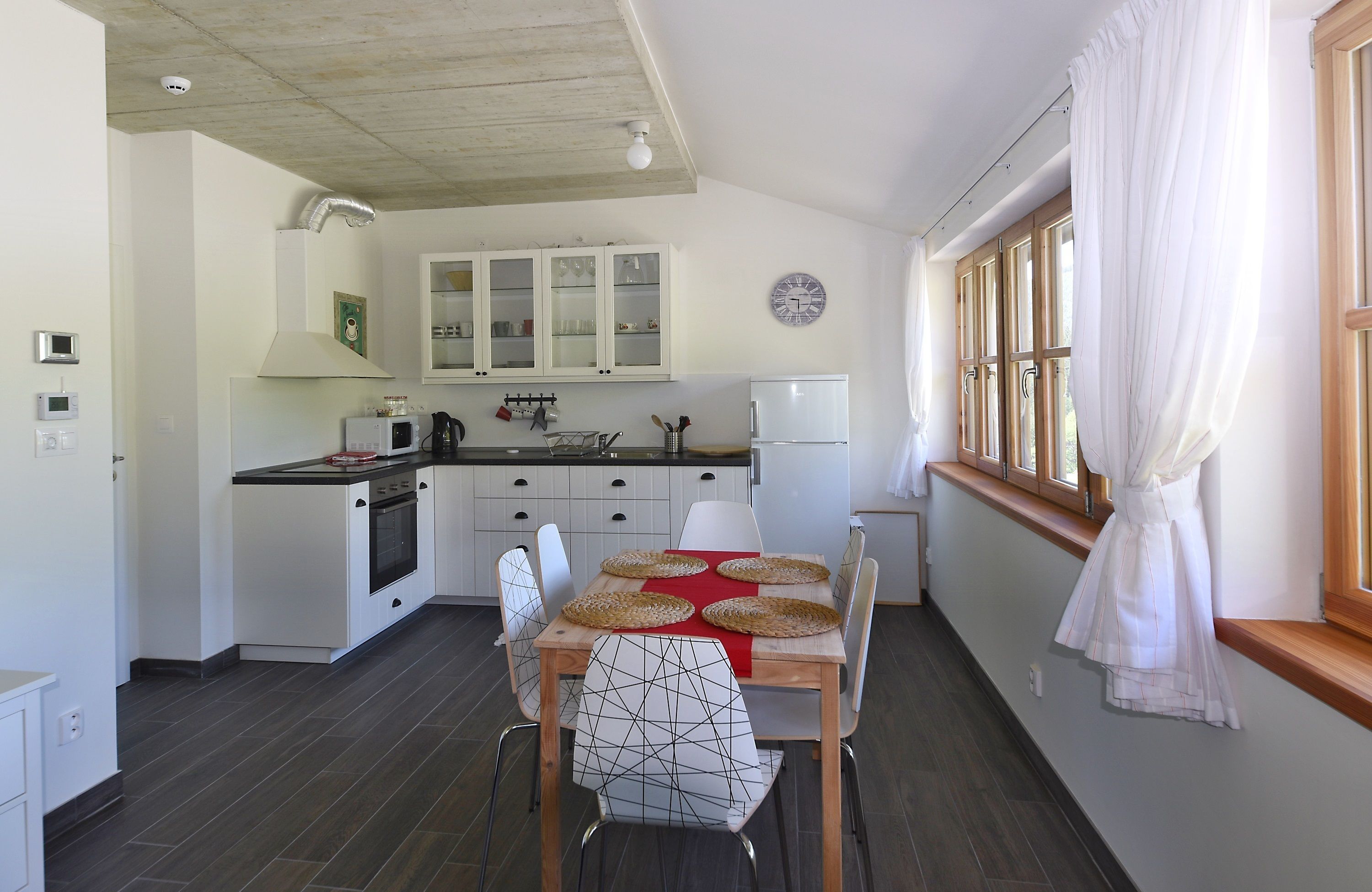 Suite Klasik, 2 kamar tidur | Dapur pribadi | Lemari es, microwave, oven, dan kompor