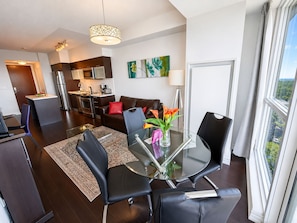 Dining - Altitude Suites on Yonge (Toronto)