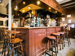 Bar (on property) - OYO Corner Hotel (Carnoustie)