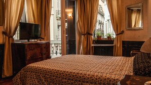 Deluxe Double or Twin Room | Premium bedding, soundproofing, rollaway beds (surcharge), WiFi (free) - DEL900 Hostel Boutique (Buenos Aires)
