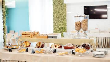 Free daily buffet breakfast
