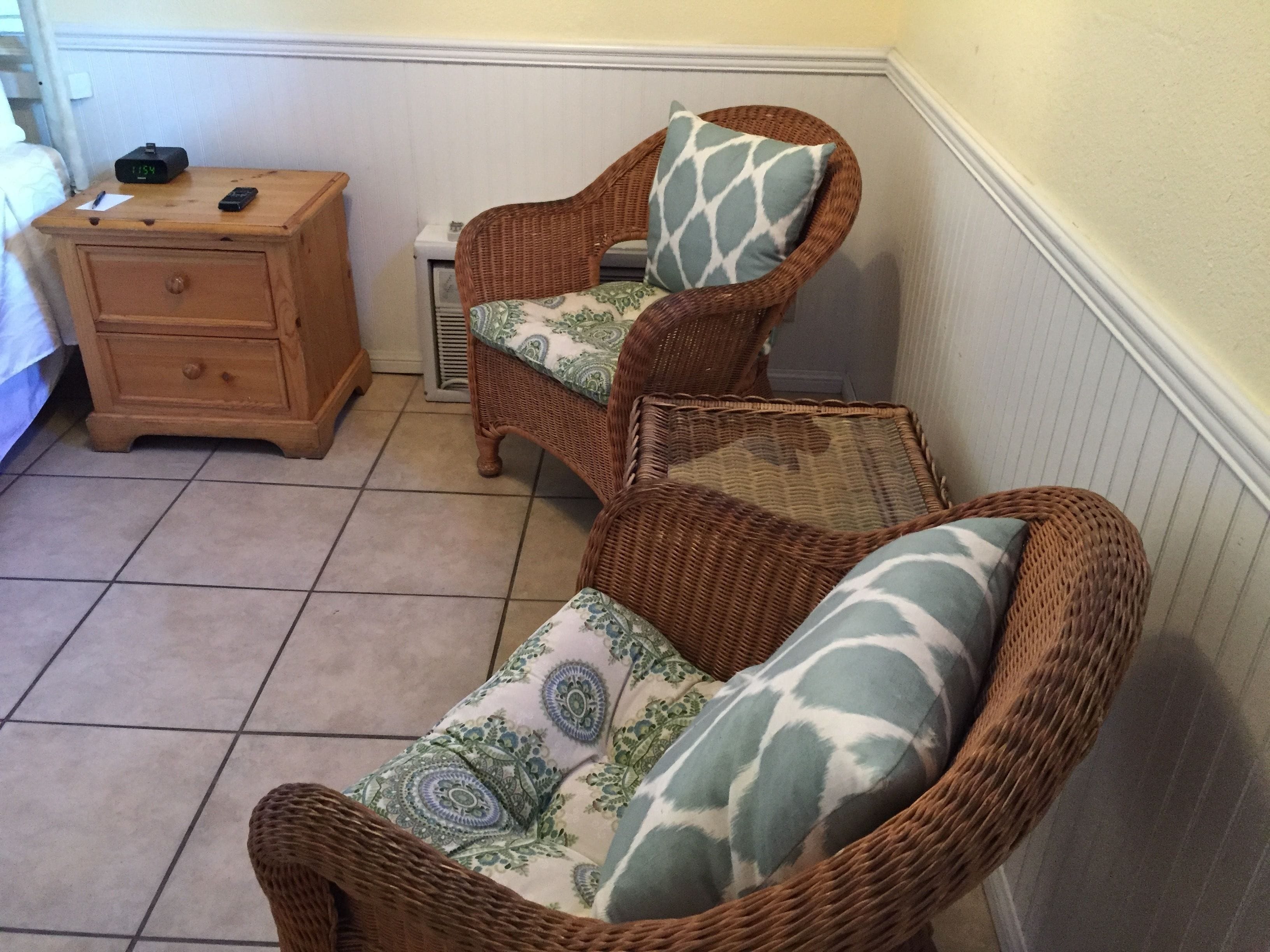 the mermaid room (first floor) | 1 bedroom, blackout curtains, iron/ironing board, free wifi