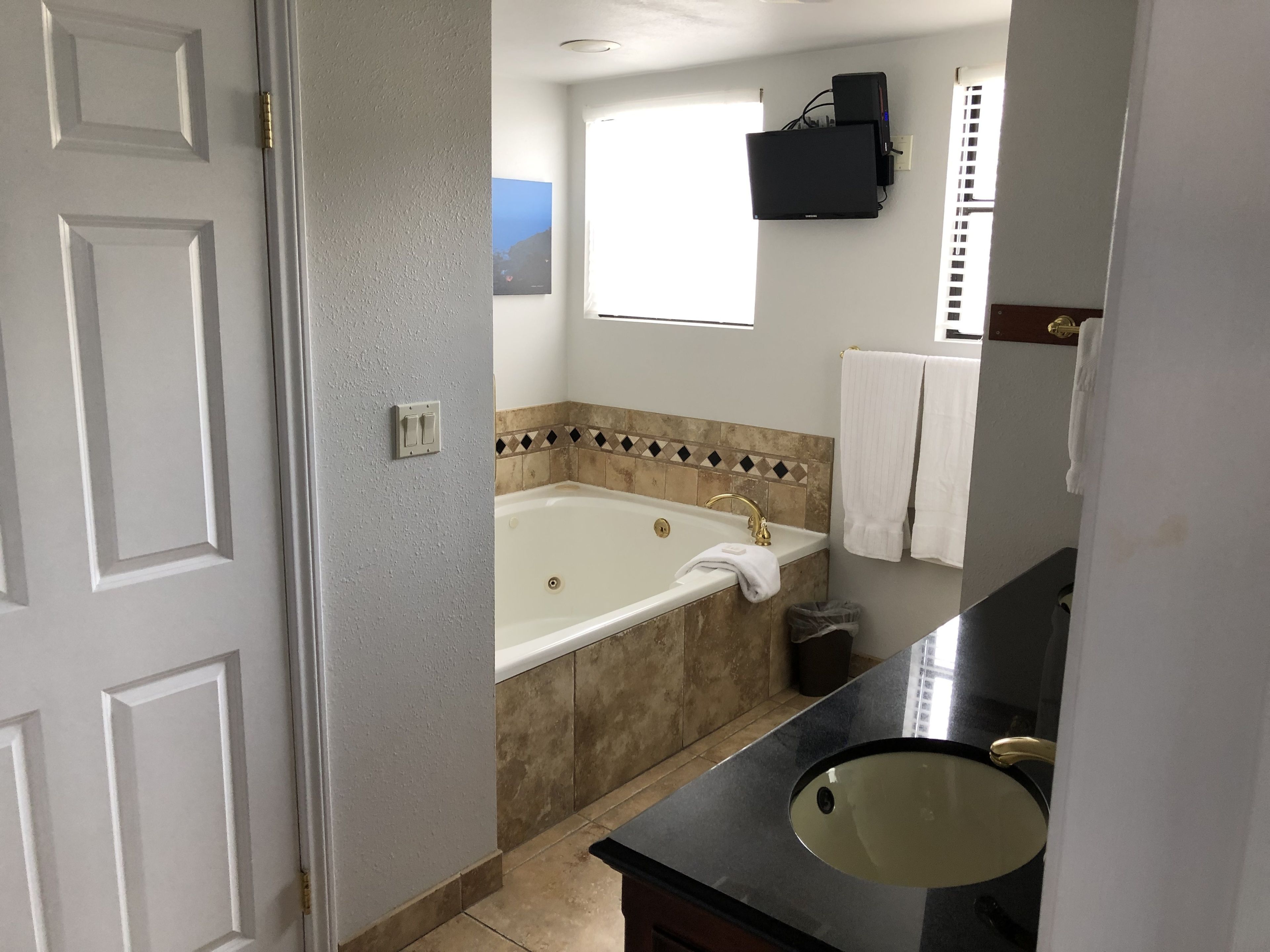 room (the loft) | bathroom | free toiletries, hair dryer, towels, shampoo