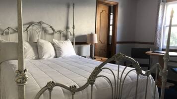 1 habitación, cortinas blackout y tabla de planchar con plancha