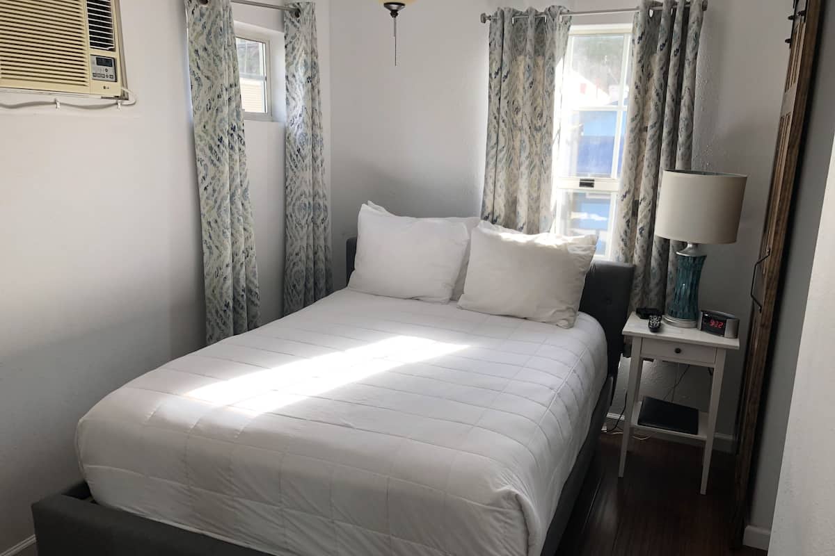 Room (The Dolphin)