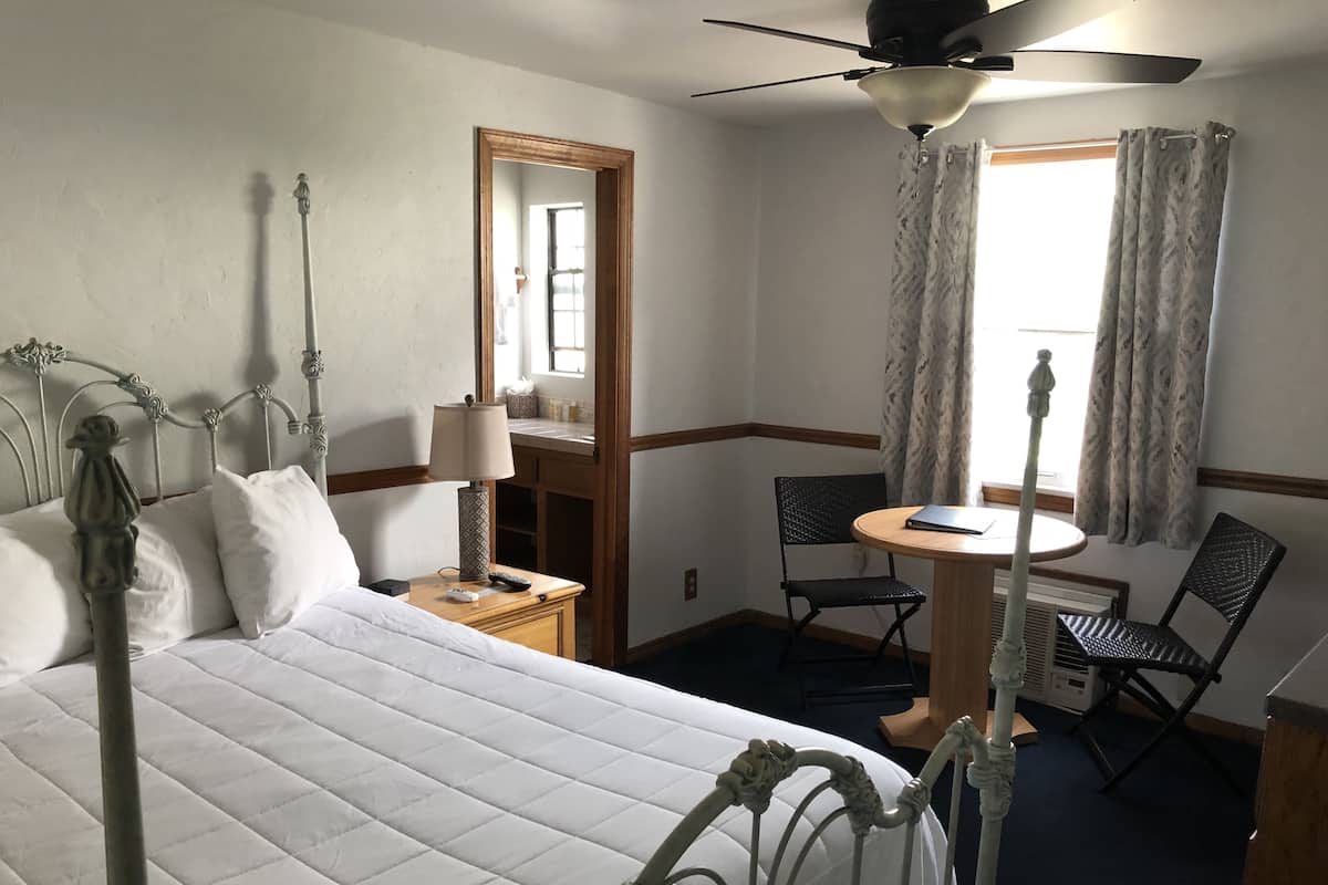 Room (The Retreat)