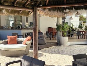 Frühstück, Mittagessen, Brunch, Blick auf den Strand 