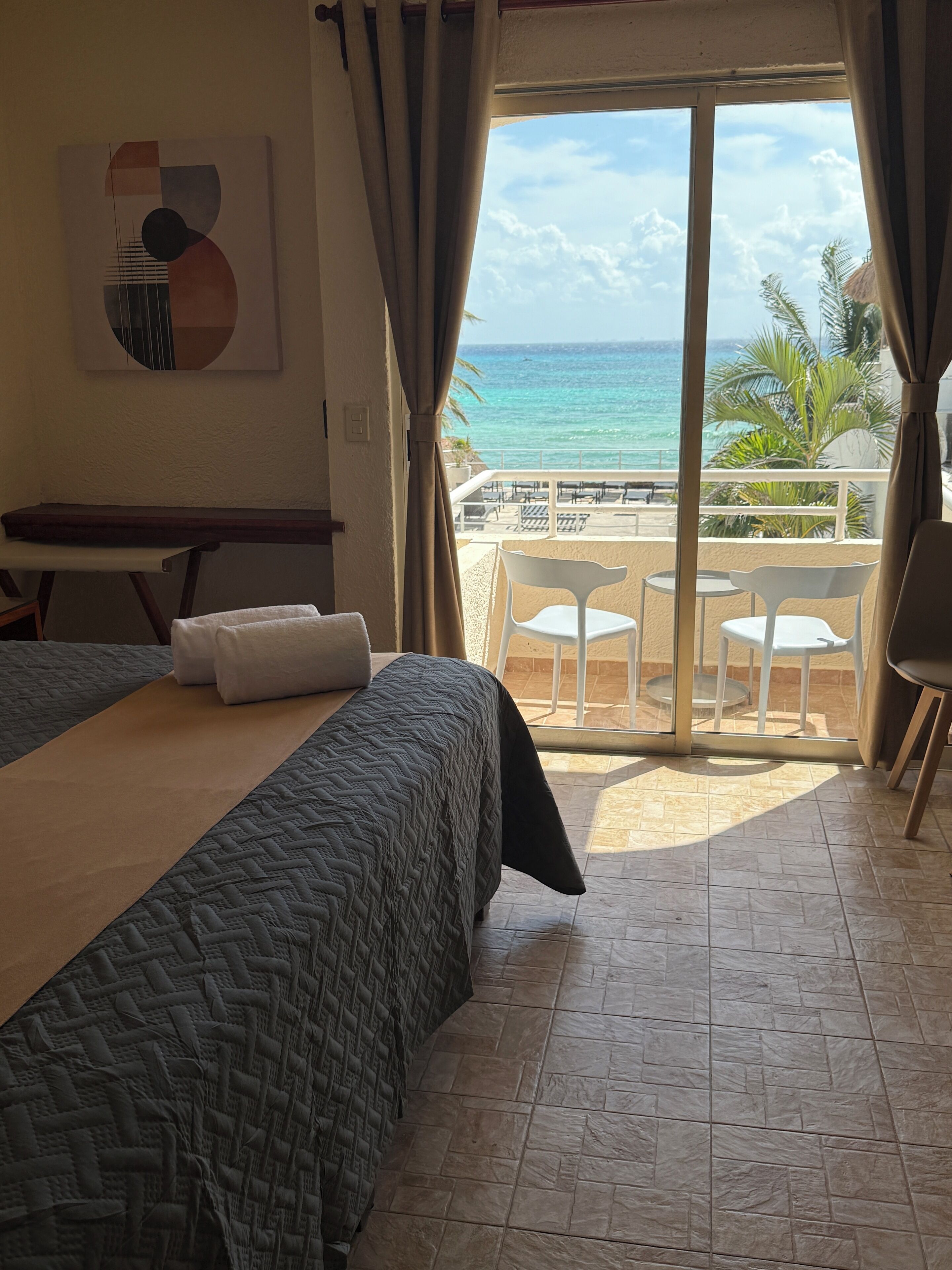 Deluxe kamer, gedeeltelijk uitzicht op zee | Uitzicht op strand/zee