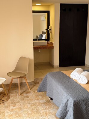 Deluxe Room | In-room safe, blackout curtains, iron/ironing board, free WiFi - Luciana Hotel & Beach Club (Playa del Carmen)