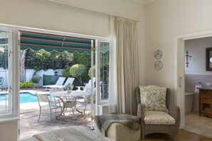 Deluxe Room, 1 Bedroom | Living area | Plasma TV - Carslogie House (Gqeberha (Port Elizabeth))