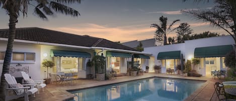 Outdoor pool, sun loungers