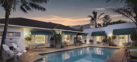 Outdoor pool, sun loungers