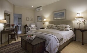 Bar mini percuma, peti besi dalam bilik, meja, seterika/papan seterika 