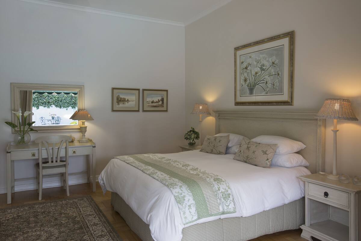 King Room | Minibar (free items), in-room safe, desk