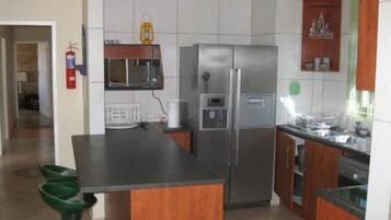 Penthouse, 3 chambres | Cuisine privée | Grand réfrigérateur, four, plaque de cuisson, lave-vaisselle