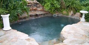 Outdoor pool - Whalers B&B (Hermanus)