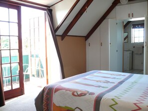 Queen Room 1  | WiFi (free) - Whalers B&B (Hermanus)