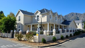 Fachada de la propiedad