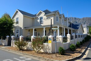 Front of property - Le Petit Paris (Franschhoek)