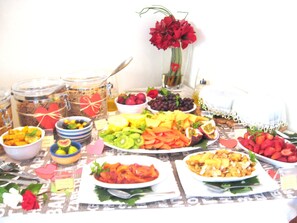 Desayuno continental gratuito y diario