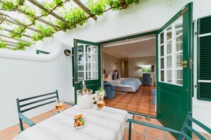 Luxury Double Room | Terrace/patio - Eikendal Lodge (Stellenbosch)