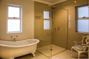 Family Room, 1 Bedroom ( Wisteria Suite) | Bathroom
