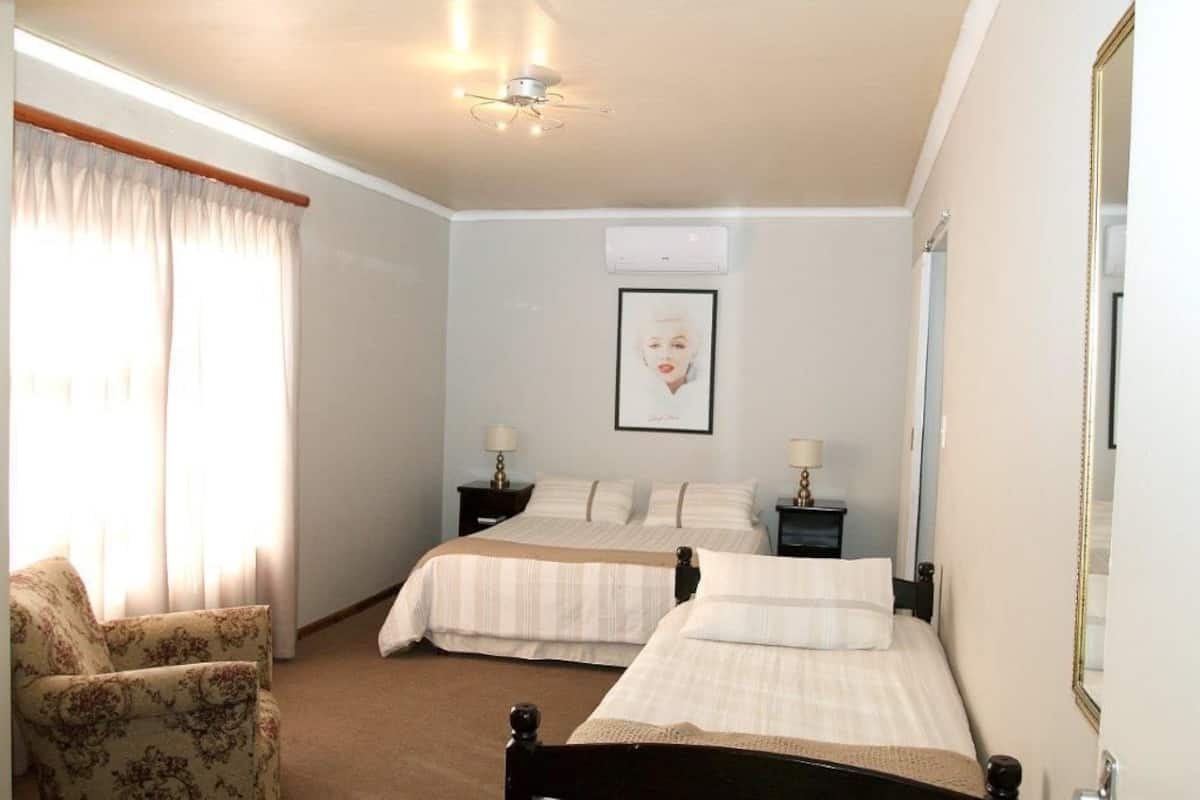 Family Room, 1 Bedroom | 1 bilik tidur, meja, kalis bunyi, seterika/papan seterika 