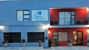 A two-story building with a sign that reads "Broadway Gastons - Tyng Valley." - Broadway Tygervalley (Cape Town)