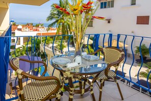 Luxury-Suite, 1 Schlafzimmer, Küche, eingeschränkter Meerblick | Ausblick vom Zimmer