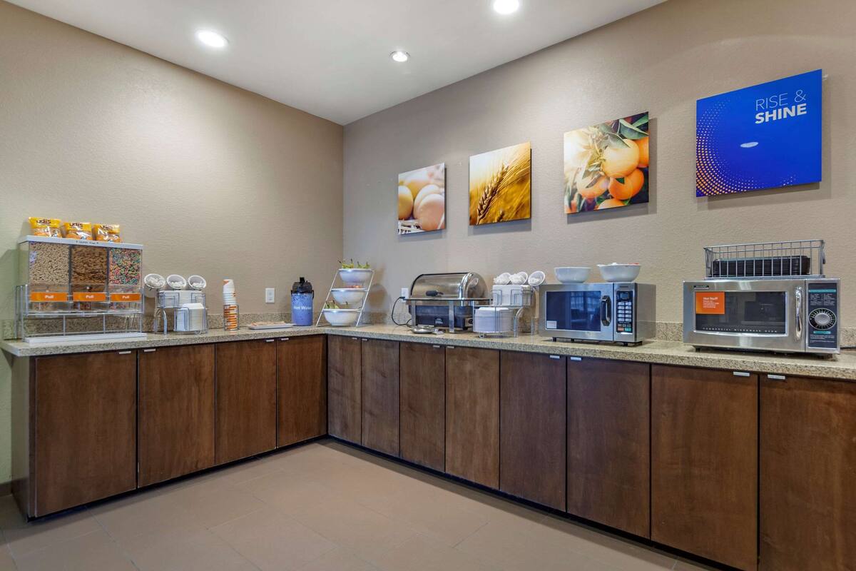 free daily full breakfast